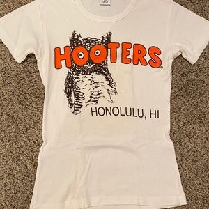Hooters Honolulu Small White Tshirt
